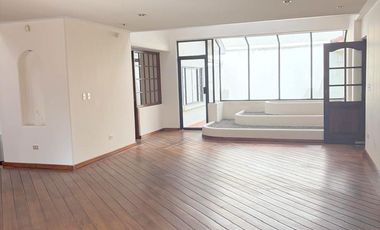 Elegante villa en venta con 546m2T sector Ordóñez Lasso Cuenca Ec.