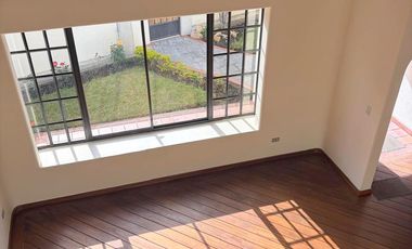 Elegante villa en venta con 546m2T sector Ordóñez Lasso Cuenca Ec.