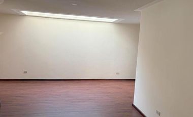 Elegante villa en venta con 546m2T sector Ordóñez Lasso Cuenca Ec.