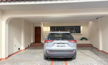 Elegante villa en venta con 546m2T sector Ordóñez Lasso Cuenca Ec.