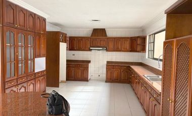 Elegante villa en venta con 546m2T sector Ordóñez Lasso Cuenca Ec.