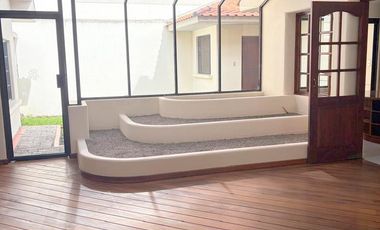 Elegante villa en venta con 546m2T sector Ordóñez Lasso Cuenca Ec.