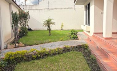 Elegante villa en venta con 546m2T sector Ordóñez Lasso Cuenca Ec.