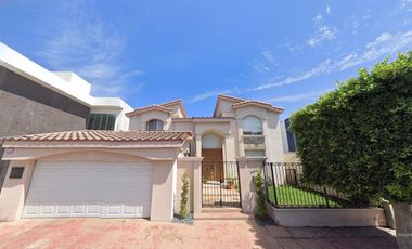 VENTA DE CASA EN LA COLONIA JARDINES DE CHAPULTEPEC S-E EN TIJUANA EN BAJA CALIFORNIA