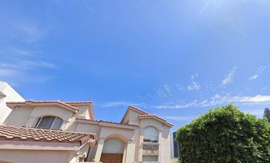 VENTA DE CASA EN LA COLONIA JARDINES DE CHAPULTEPEC S-E EN TIJUANA EN BAJA CALIFORNIA