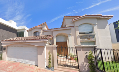 VENTA DE CASA EN LA COLONIA JARDINES DE CHAPULTEPEC S-E EN TIJUANA EN BAJA CALIFORNIA