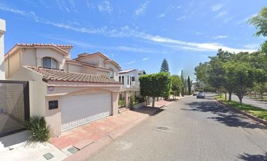VENTA DE CASA EN LA COLONIA JARDINES DE CHAPULTEPEC S-E EN TIJUANA EN BAJA CALIFORNIA