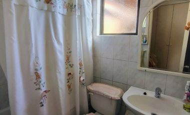 Hermosa casa de 2 pisos ubicada en el sector de Villa El Bosque 6.200 UF