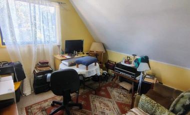 Hermosa casa de 2 pisos ubicada en el sector de Villa El Bosque 6.200 UF
