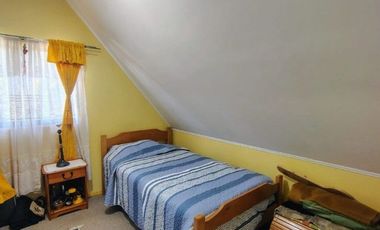 Hermosa casa de 2 pisos ubicada en el sector de Villa El Bosque 6.200 UF