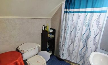 Hermosa casa de 2 pisos ubicada en el sector de Villa El Bosque 6.200 UF