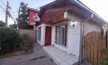 Casa En Venta cerca Metro estacion Santiago Bueras