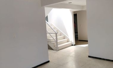 Casa 4 recamaras y edificio 10 consultorios en colon toluca y las torres