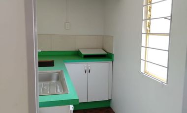 Casa 4 recamaras y edificio 10 consultorios en colon toluca y las torres