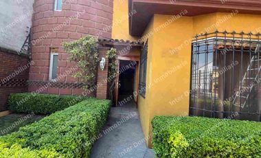 SE RENTA CASA EN METEPEC CON ESTACIONAMIENTO PARA 4 AUTOS, IDEAL PARA OFICINAS O CLINICA.