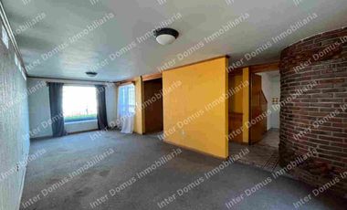 SE RENTA CASA EN METEPEC CON ESTACIONAMIENTO PARA 4 AUTOS, IDEAL PARA OFICINAS O CLINICA.