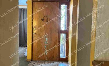 SE RENTA CASA EN METEPEC CON ESTACIONAMIENTO PARA 4 AUTOS, IDEAL PARA OFICINAS O CLINICA.