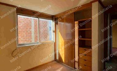 SE RENTA CASA EN METEPEC CON ESTACIONAMIENTO PARA 4 AUTOS, IDEAL PARA OFICINAS O CLINICA.