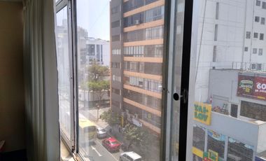 OFICINA 55 m² EN VENTA – Cdra. 7 Av. ARENALES – VISTA EXTERNA – $80,000