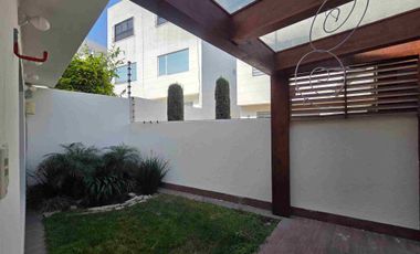 Casa en la Floresta en Bosques del Lago