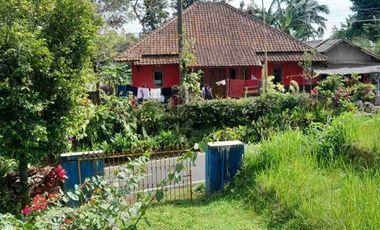 dijual lahan + bangunan semi villa pinggir jalan udara sejuk