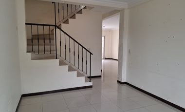 Casa de alquiler en Urbanización Villa Club, 3 dormitorios con baño propio.