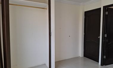 Casa de alquiler en Urbanización Villa Club, 3 dormitorios con baño propio.