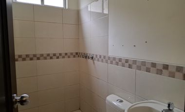 Casa de alquiler en Urbanización Villa Club, 3 dormitorios con baño propio.