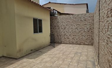 Casa de alquiler en Urbanización Villa Club, 3 dormitorios con baño propio.