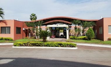 Casa de alquiler en Urbanización Villa Club, 3 dormitorios con baño propio.