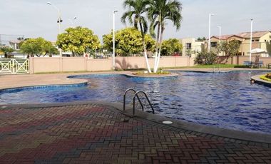 Casa de alquiler en Urbanización Villa Club, 3 dormitorios con baño propio.