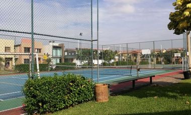 Casa de alquiler en Urbanización Villa Club, 3 dormitorios con baño propio.
