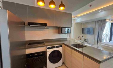 FOR SALE: Large 1BR with Balcony with Seaview in Mandani Bay Cebu. Interior Designed with Extra Maid’s Room.