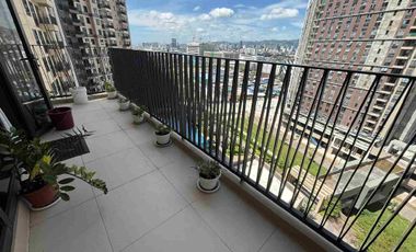 FOR SALE: Large 1BR with Balcony with Seaview in Mandani Bay Cebu. Interior Designed with Extra Maid’s Room.