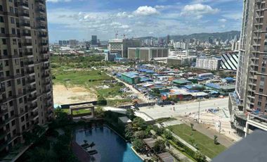 FOR SALE: Large 1BR with Balcony with Seaview in Mandani Bay Cebu. Interior Designed with Extra Maid’s Room.