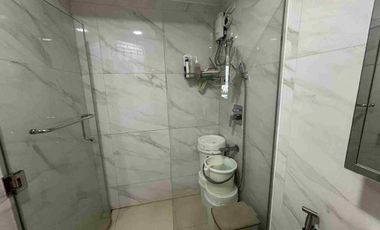 FOR SALE: Large 1BR with Balcony with Seaview in Mandani Bay Cebu. Interior Designed with Extra Maid’s Room.