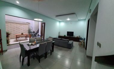 RUMAH ASRI TERAWAT 2 LANTAI SIAP HUNI DI TAMAN MUTIARA BANDUNG
