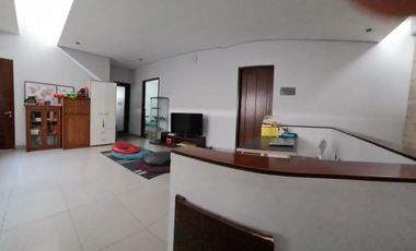 RUMAH ASRI TERAWAT 2 LANTAI SIAP HUNI DI TAMAN MUTIARA BANDUNG