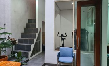RUMAH ASRI TERAWAT 2 LANTAI SIAP HUNI DI TAMAN MUTIARA BANDUNG