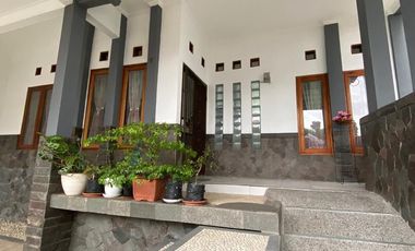 RUMAH LUAS NYAMAN TERAWAT 2 LANTAI SIAP HUNI DI SARIWANGI BANDUNG