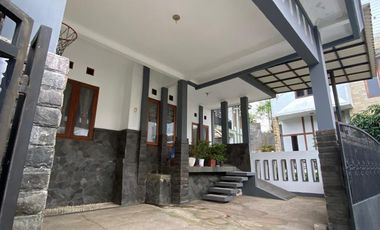 RUMAH LUAS NYAMAN TERAWAT 2 LANTAI SIAP HUNI DI SARIWANGI BANDUNG