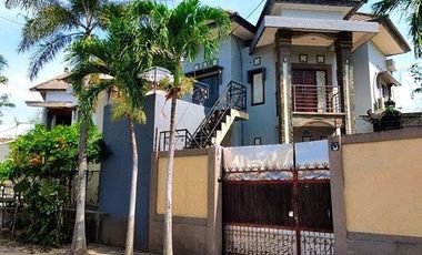 AMR-256.PAS-Y 🏡 Rumah Modern 4 Kamar Tidur Disewakan di Renon – Perumahan One Gate System Dekat Sanur