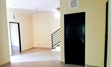 AMR-256.PAS-Y 🏡 Rumah Modern 4 Kamar Tidur Disewakan di Renon – Perumahan One Gate System Dekat Sanur