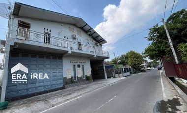 RUMAH DAN RUANG USAHA DIJUAL DI SOLO DEKAT STADION MANAHAN
