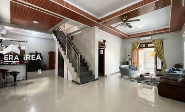 RUMAH DAN RUANG USAHA DIJUAL DI SOLO DEKAT STADION MANAHAN