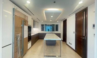 📣PRICE DROP!🚨Makati City, Rare Garden Unit Condo for Sale in Two Roxas Triangle