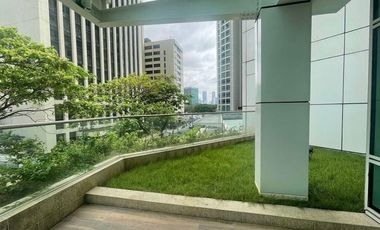 📣PRICE DROP!🚨Makati City, Rare Garden Unit Condo for Sale in Two Roxas Triangle