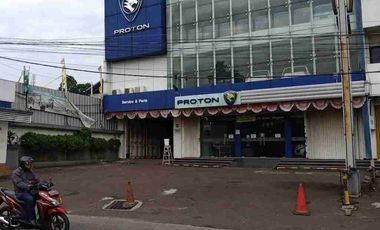 DIsewakan & dijual*Gedung Show Room Include Bengkel berikut peralatan Lift mobil dll & Body Repair Oven