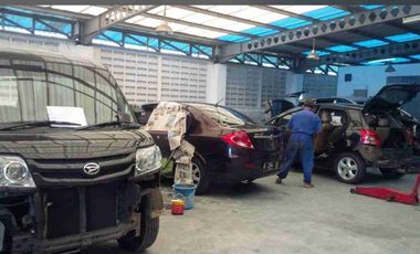 DIsewakan & dijual*Gedung Show Room Include Bengkel berikut peralatan Lift mobil dll & Body Repair Oven
