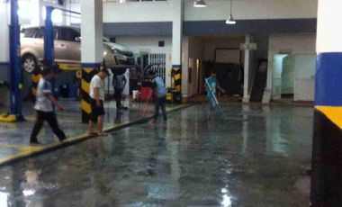 DIsewakan & dijual*Gedung Show Room Include Bengkel berikut peralatan Lift mobil dll & Body Repair Oven